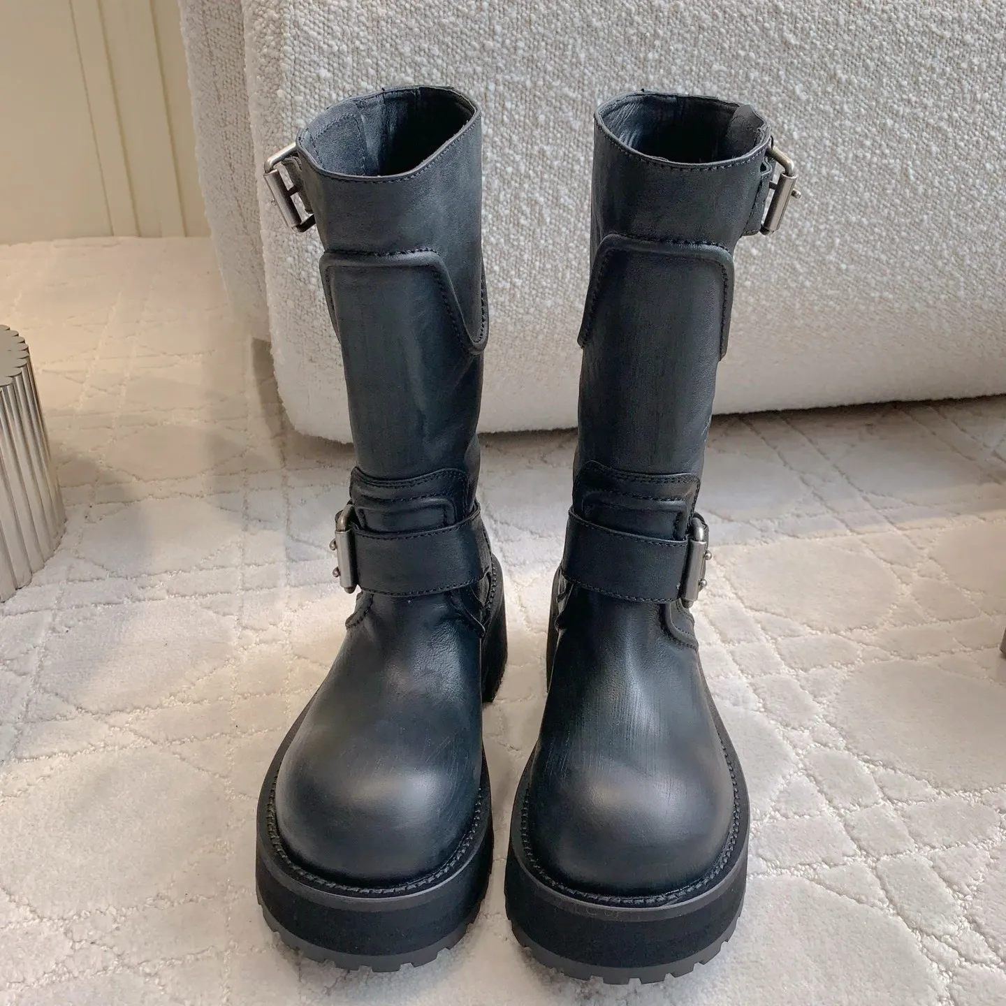 أحذية نسائية قصيرة بتصميم قابل للطي وإبزيم معدني من جلد البقر العلوي/البطانة، نعل خارجي مصبوب ملابس الشارع/تي شيرت/سراويل العمل