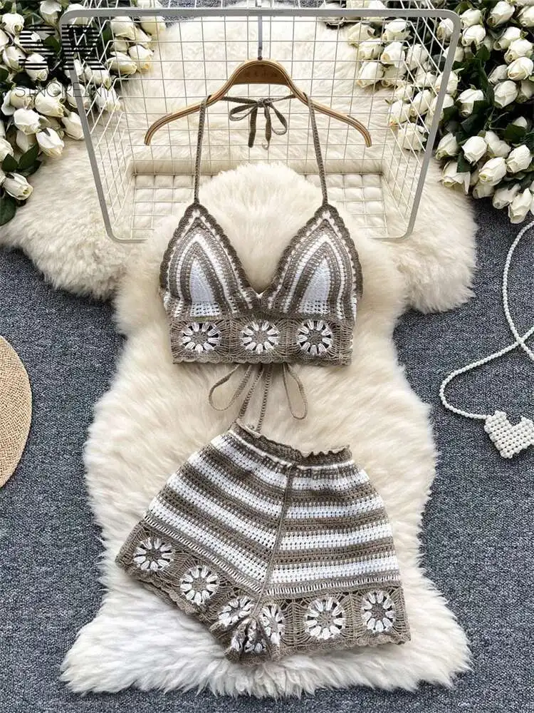 비치 휴가 니트 2피스 수트 여성 크롭탑 홀터 슬리브리스 레이스업 캐미솔+엘라스틱 허리 반바지 훅 플라워 홀로우 2피스 세트