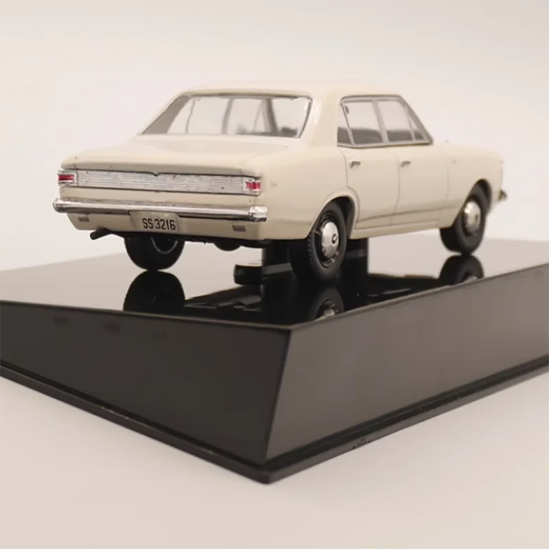 Diecast 1:43 Scale Opala 1968 Alloy Vehine Model Finished Simulation Collection Decoration Gift Toys Display