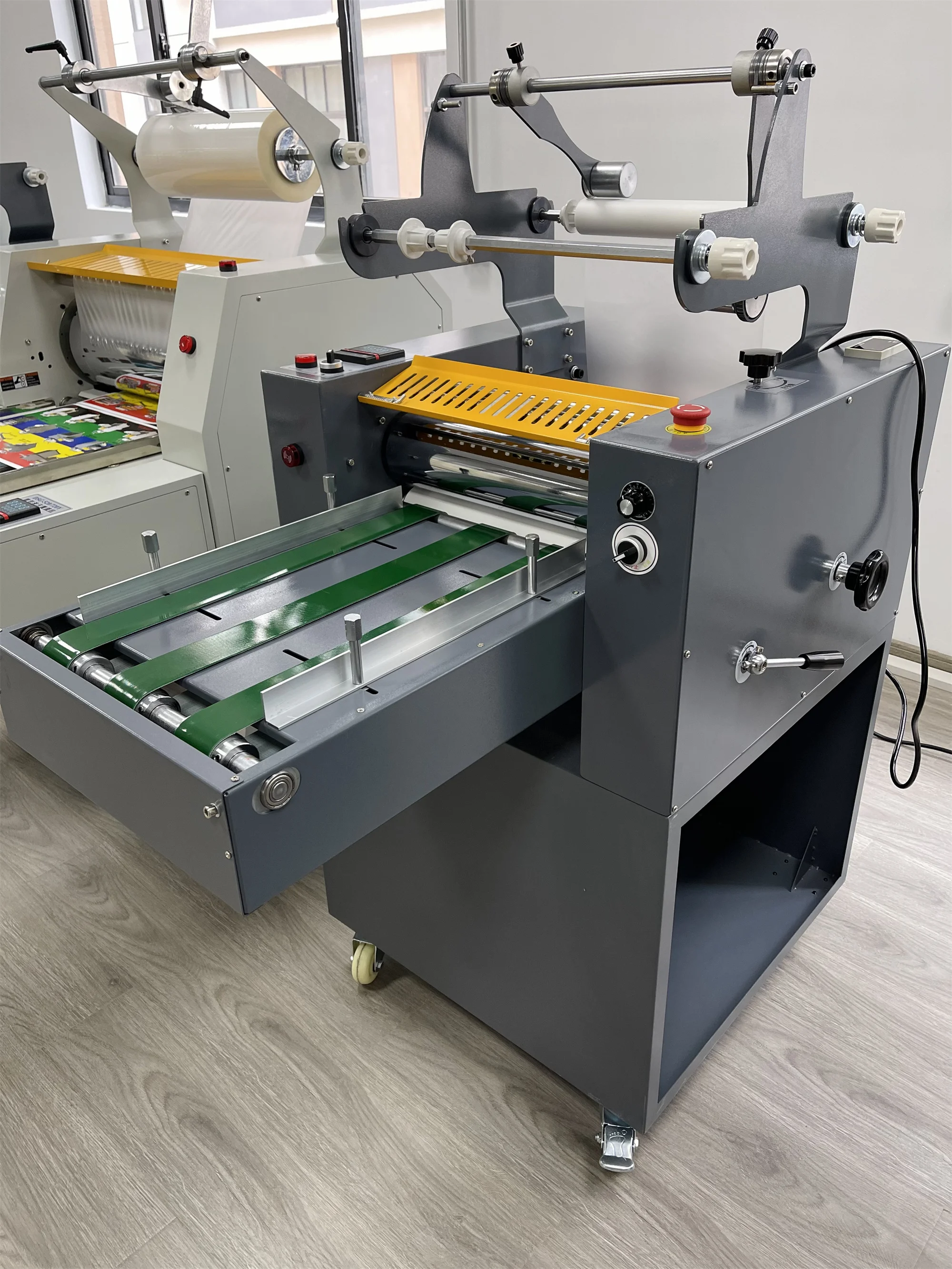 SG-390B Steel Roller A3 Size Paper Automatic Laminating Machine 350mm Paper Thermal Laminating Machine