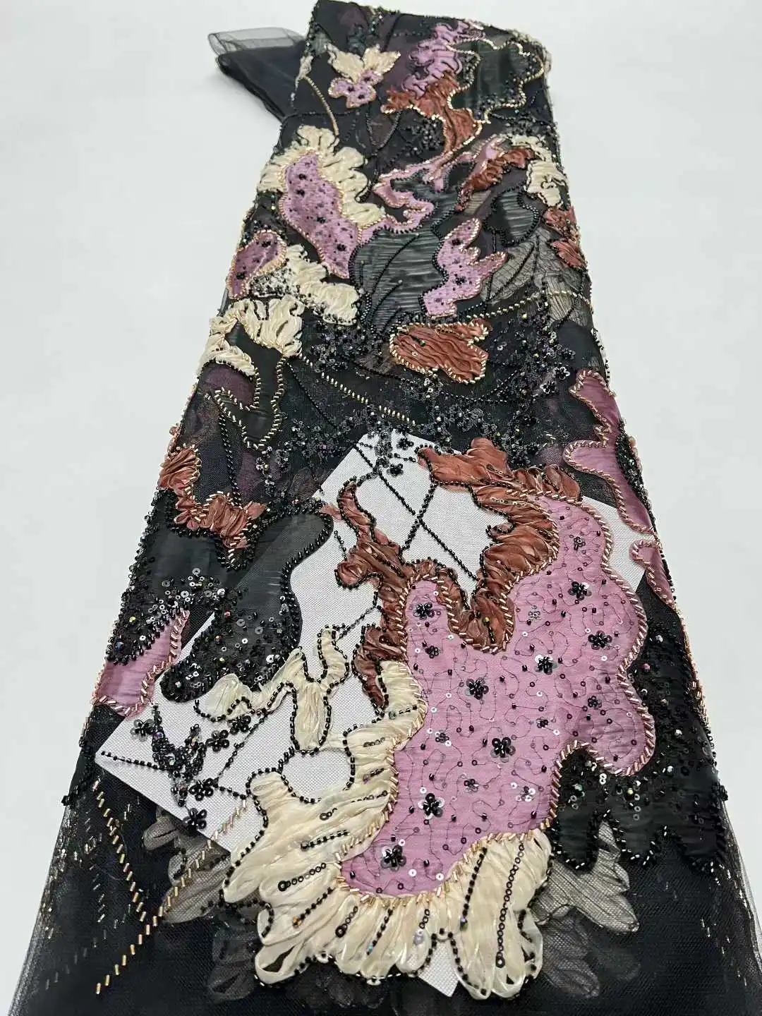 

Горячая распродажа: роскошная, уникальная, элегантная, новая модная ткань с ручной вышивкой, сетчатым кружевом и бисером для создания женских свадебных платьев.