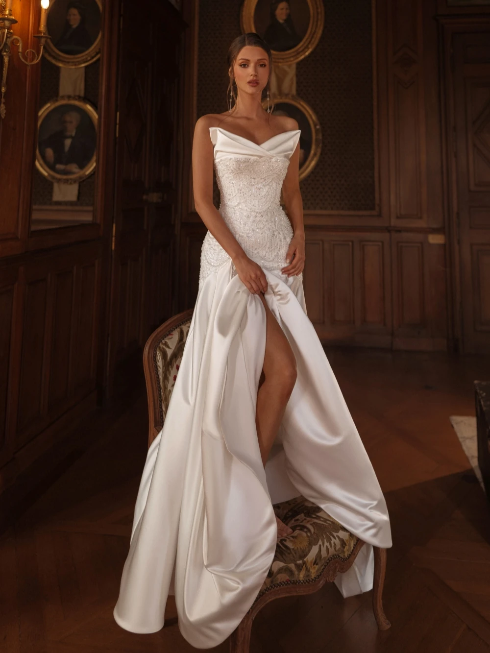 

Exquisite Beaded Pearls Satin Long Wedding Dress Dreamy Strapless Backless Bridal Gown Customized Dreamy Dresses For Bride