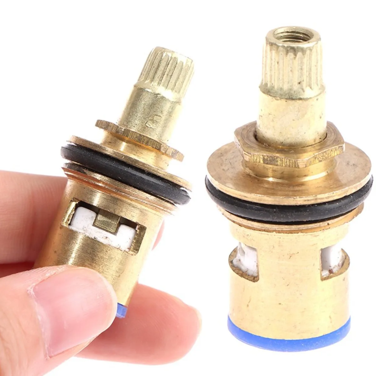 1PC Faucet Valve Water Outlet Connection Bathroom Tap Spout Spare Parts G1/2 (DN15) Random Color