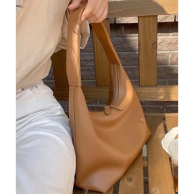 Milk Tea Color Bag for Women Commuting Large Capacity Shoulder Armpit Bag 2025 Summer Korean Version Retro Soft Leather Tote Bag