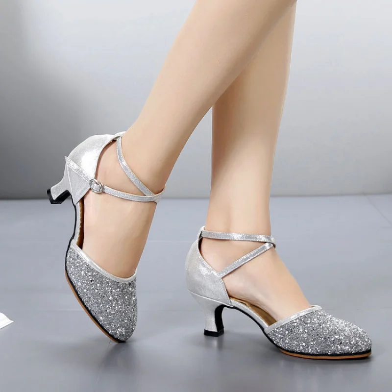 أحذية رقص مربعة جديدة للسيدات اللاتينية بكعب متوسط للبالغين نعل ناعم لامع أحذية رقص حديثة لقاعة الرقص