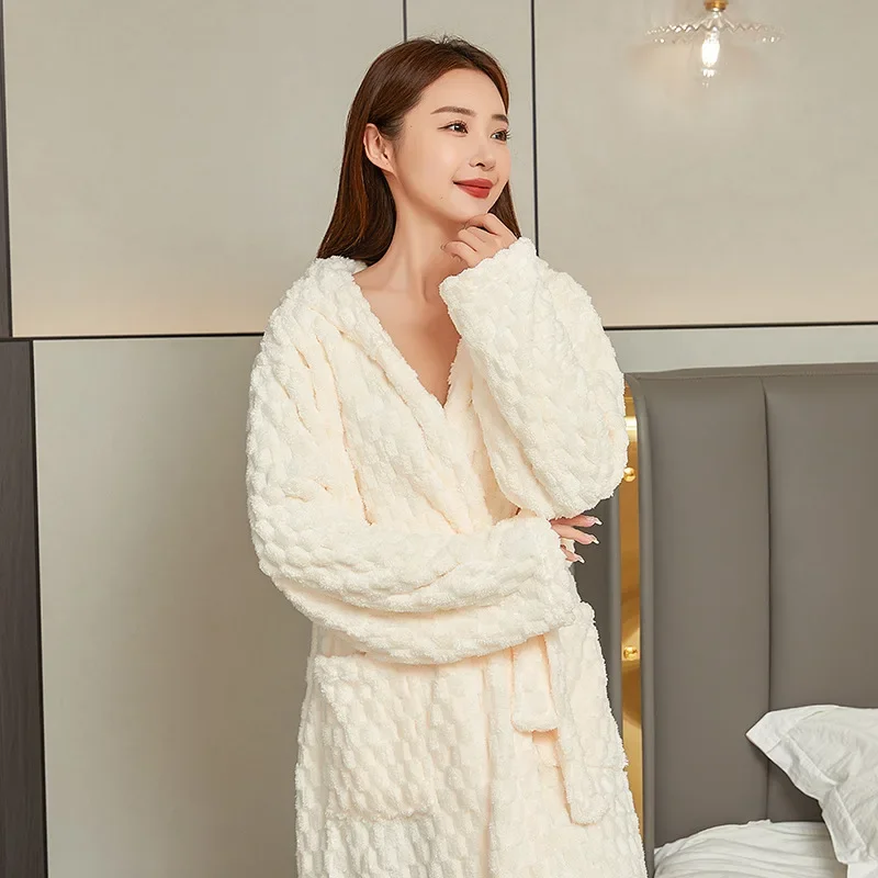 Bathrobe Autumn and Winter Cloud Bathrobe Plain Absorbent High-end Coral Velvet Pajamas Thickened Women\'s Bathrobe