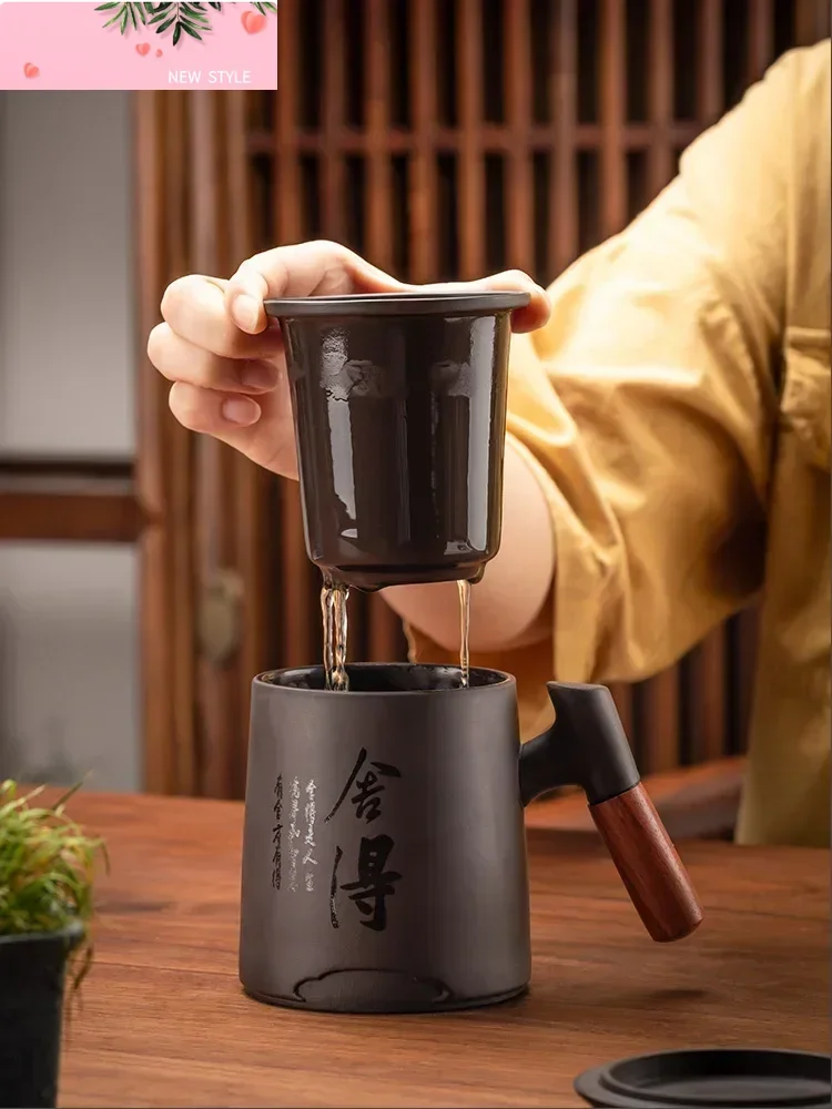 

Traditional Chinese Purple Clay Tea Mug with Lid and Strainer Handmade Tea Cup Yixing Zisha Teacup Solid Wood Handle Tea Maker