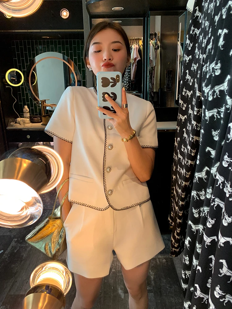 

Elegant White Short Sleeve Two-Piece Set Age-Defying Trendy Outerwear Shorts Cotton Summer Fashion for Women 25-35 Years Old