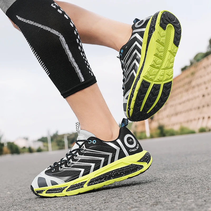 

2025 New Breathable Comfortable Outdoor Running Shoes Casual Anti-Slip Sports Shoes Unisex Adult Running Shoes Daily Sneakers