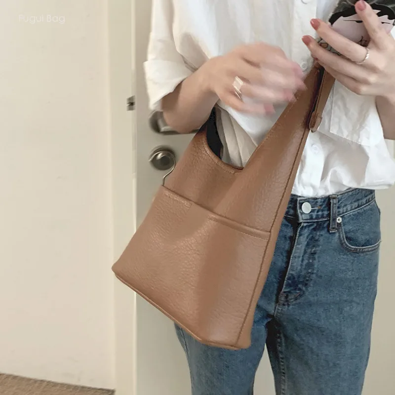 Shoulder Bag Women's Handbag Retro High-end Commuting Large Capacity Underarm New Soft Faced Handbag Multifunctional