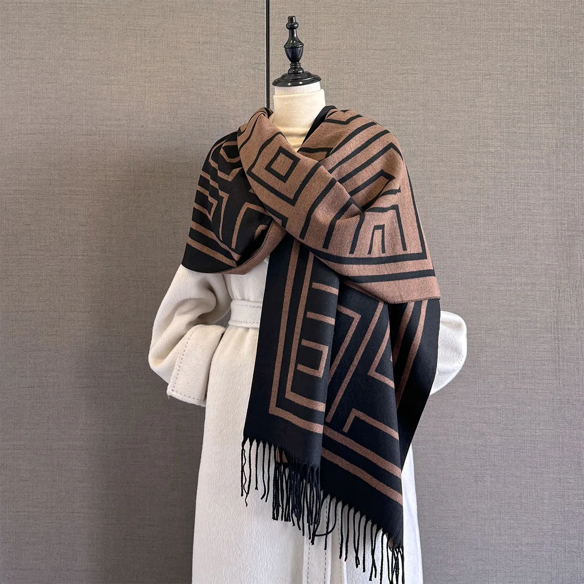 

Новый брендовый роскошный высококачественный шарф из искусственного кашемира, женский толстый теплый ветрозащитный платок, зимняя элегантная двусторонняя накидка с принтом