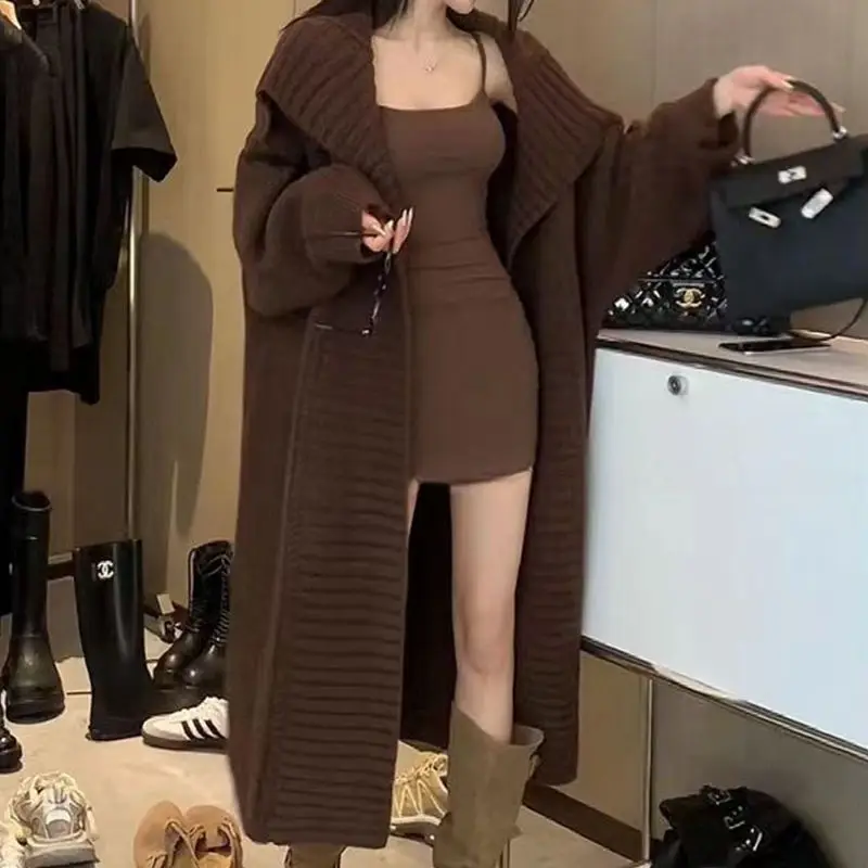 

Весенне-зимняя коллекция 2024, утолщенный вязаный кардиган нежного дизайна, свитер с большим воротником, пальто среднего и длинного размера