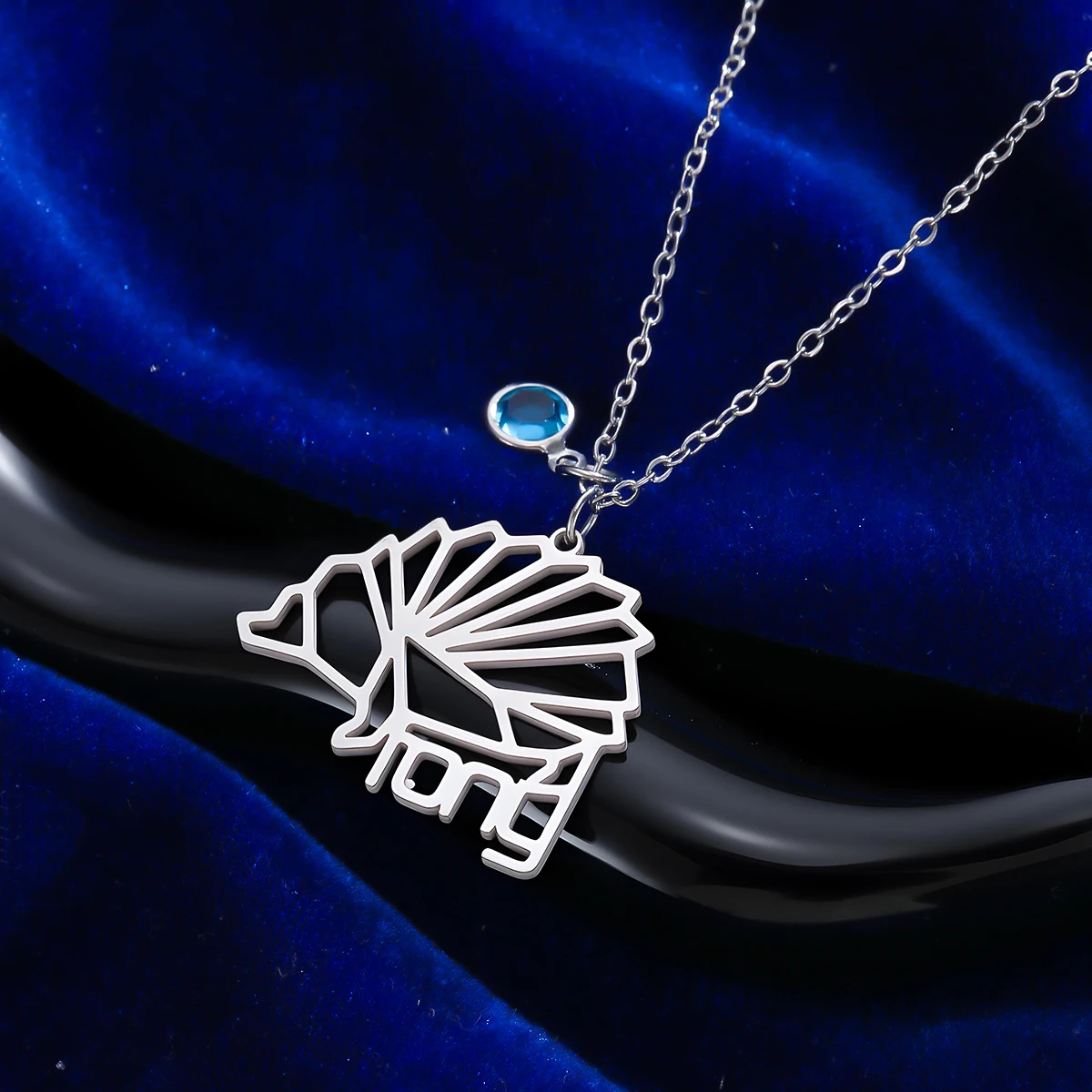 

Cute Hedgehog Pendant Neckalce Hollow Fold Line Customized Name Women's Clavicle Choker Chains Lovely Animal Jewelry Girl Gifts