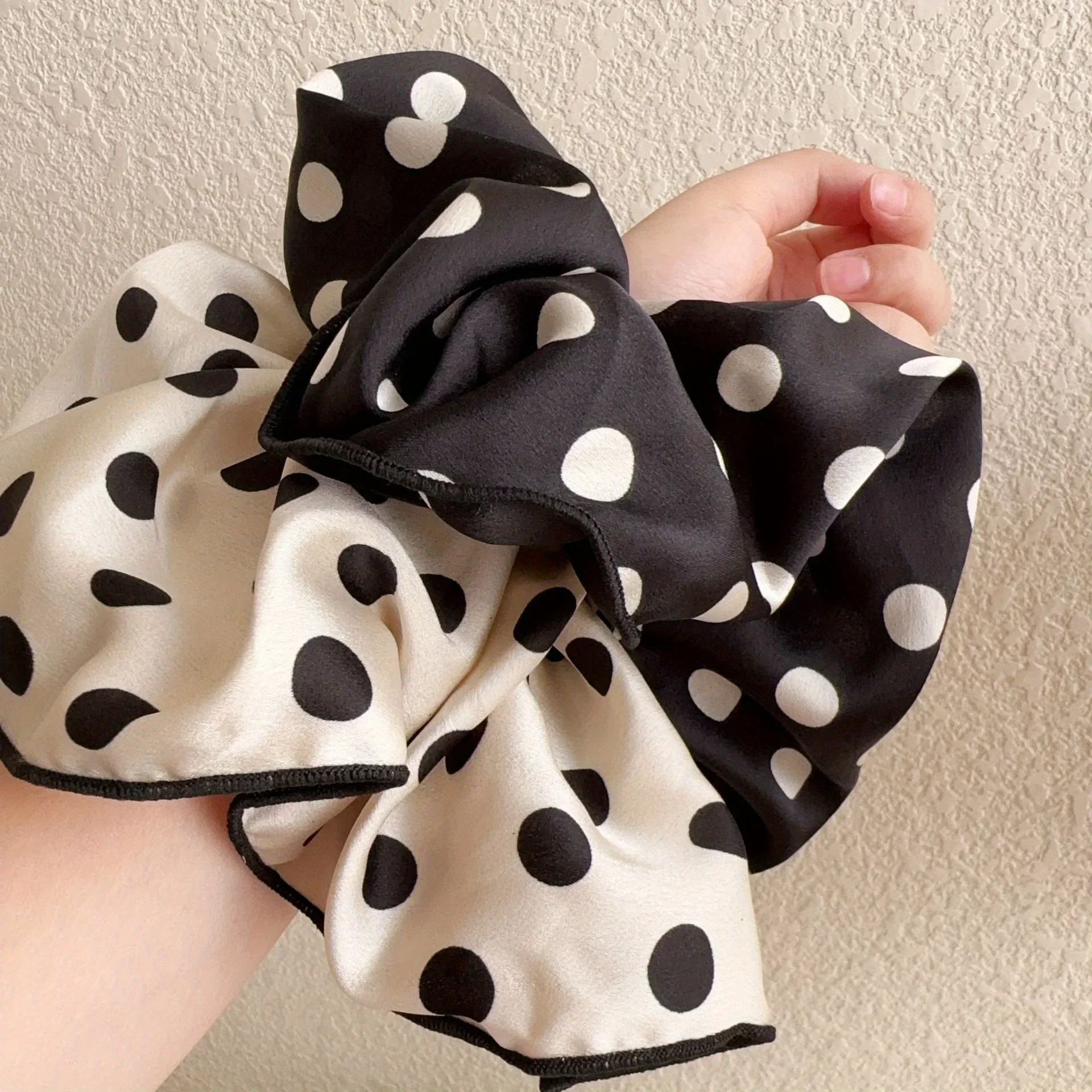 

Vintage Elegant Polka Dot Large Intestine Loop Hair Tie, Classic Fabric Ponytail Holder Headwear Flower
