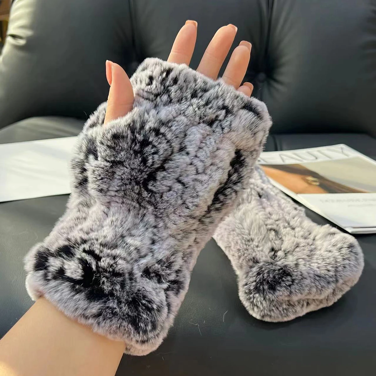 New Style Fashion 100% Genuine Rex Rabbit Fur Lady Gloves Women Winter Keep Warm Real Fur Glove Elastic Knit Outdoor Fur Mittens