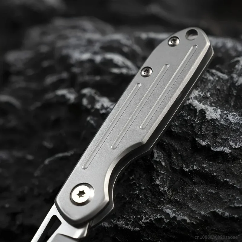 New D2 steel outdoor keychain men\'s pocket knife, stainless steel camping folding knife, EDC hunting survival knife