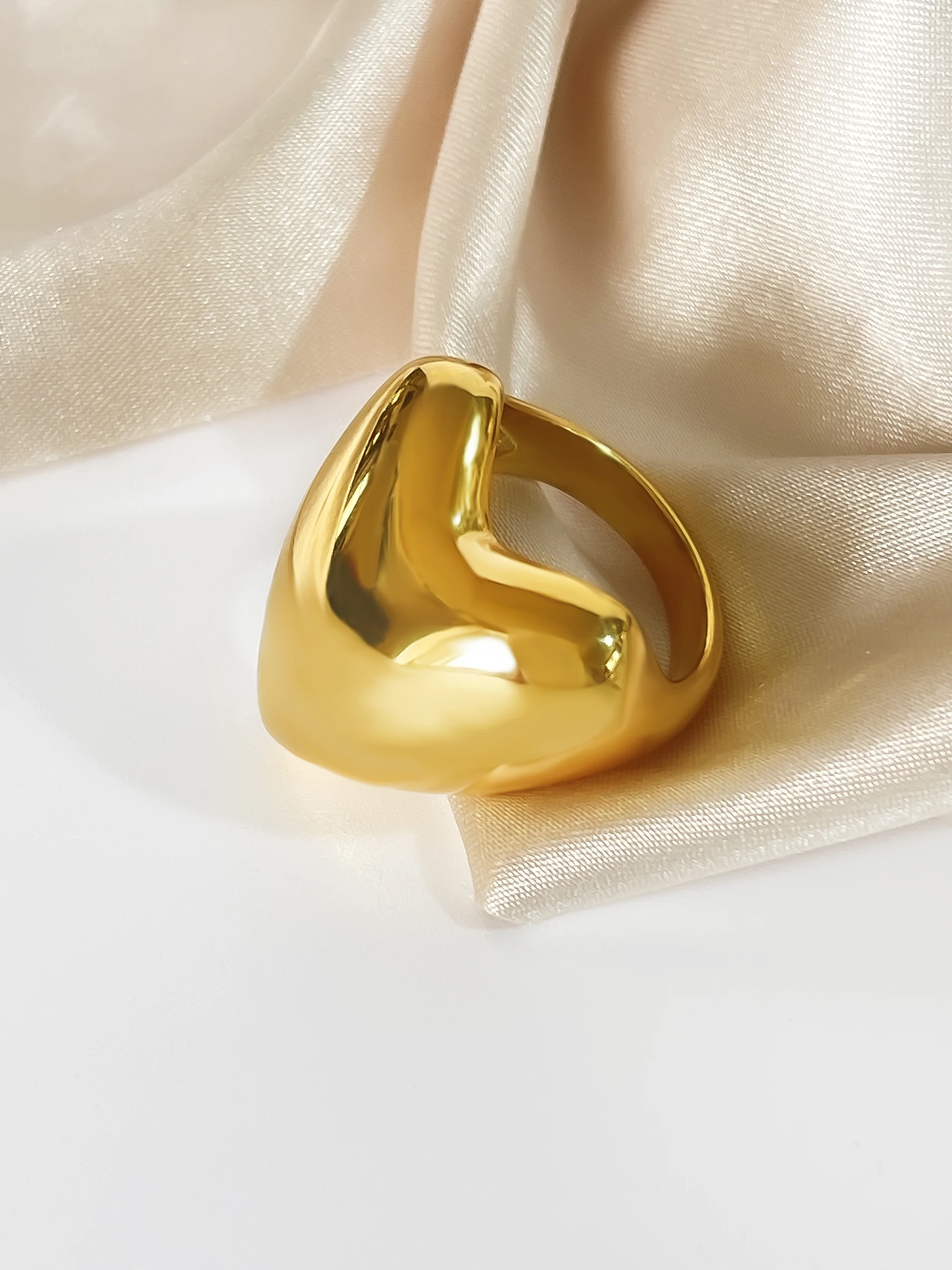 GHIDBK Stainless Steel 18K Gold Pvd Plated Chunky Heart Signet Ring Jewelry for Women Free Tarnish Statement Dome Rings Trend