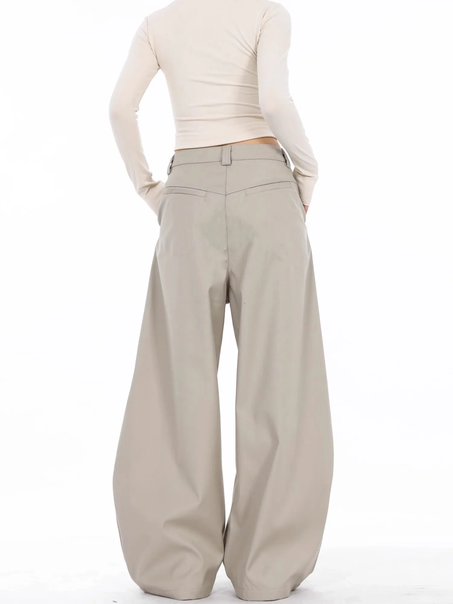 Рисунок 5 - Женский костюм с высокой талией