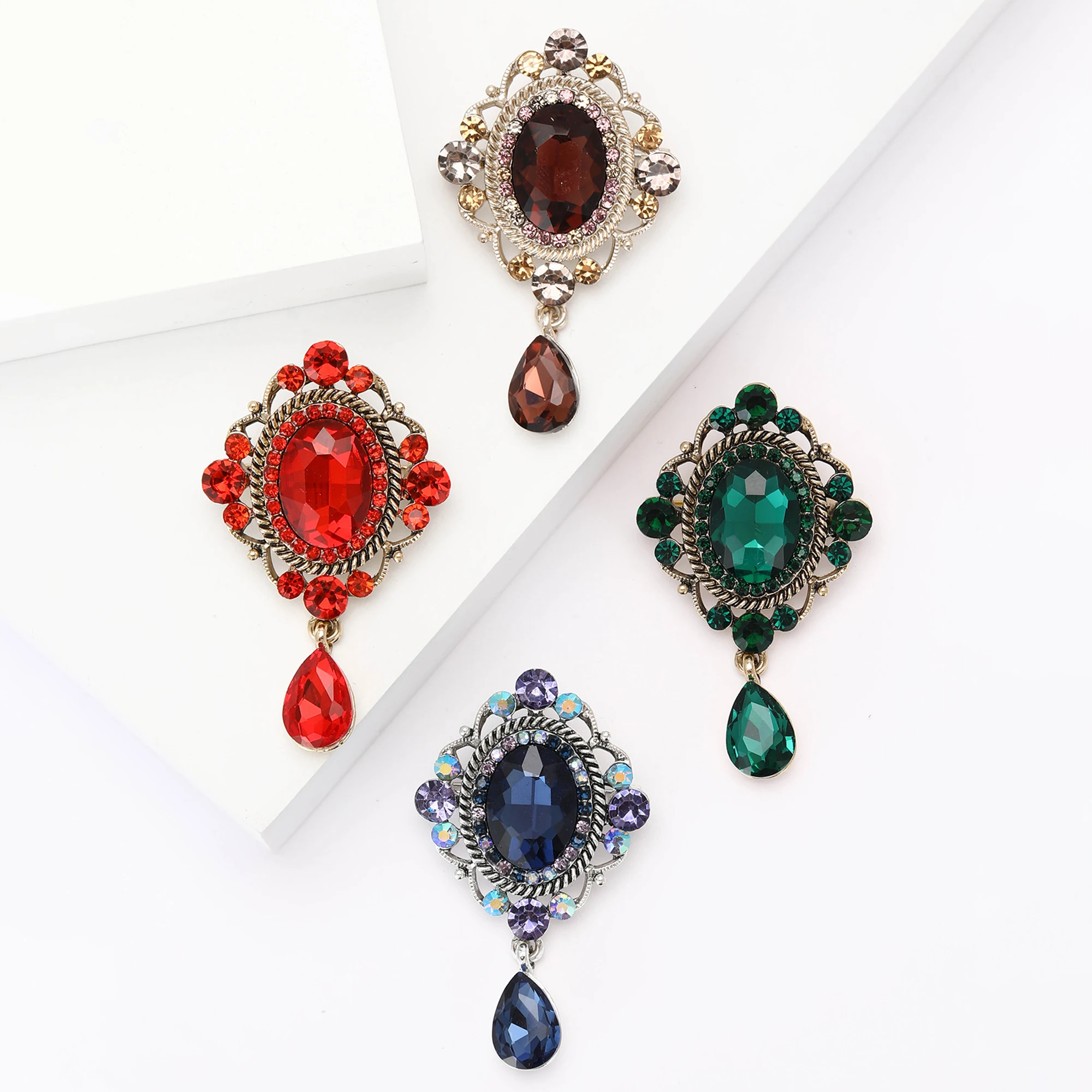 Rhinestones Palace Baroque Style Brooches for Women Unisex Small Glass Pendant Pin Office Party Friend Gifts Jewelry Accessories