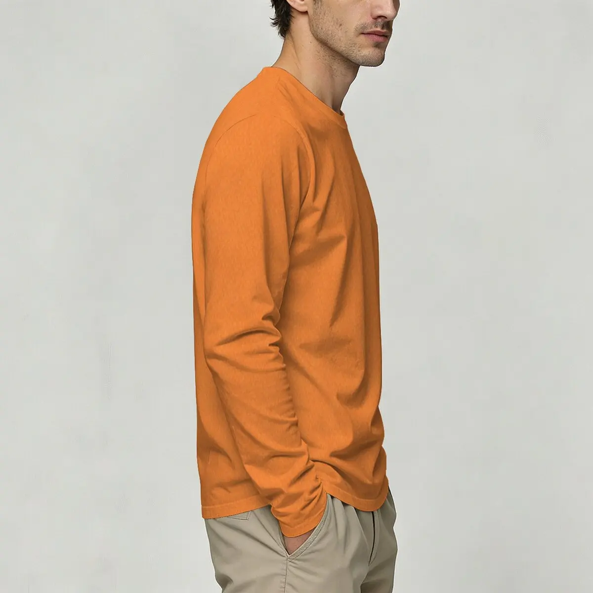 Einfaches und personalisiertes, orangefarben bedrucktes Herren-Langarm-T-Shirt mit Rundhalsausschnitt für Frühling und Herbst, vielseitiges Alltags-Oberteil. – Detail 3