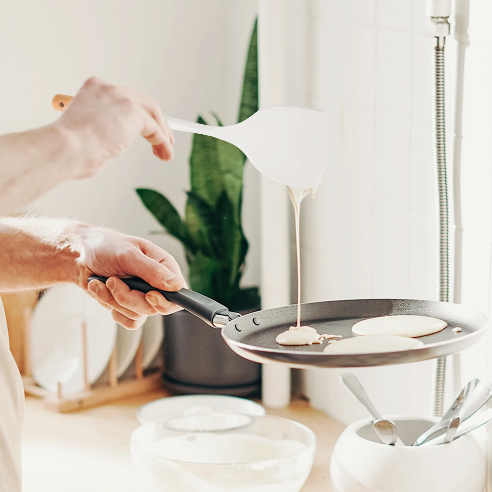 

Portable Frying Spatula Non-Stick Silicone Cooking Utensil Multi-Function Kitchen Accessory For Wok Pancake Egg Fish Tool