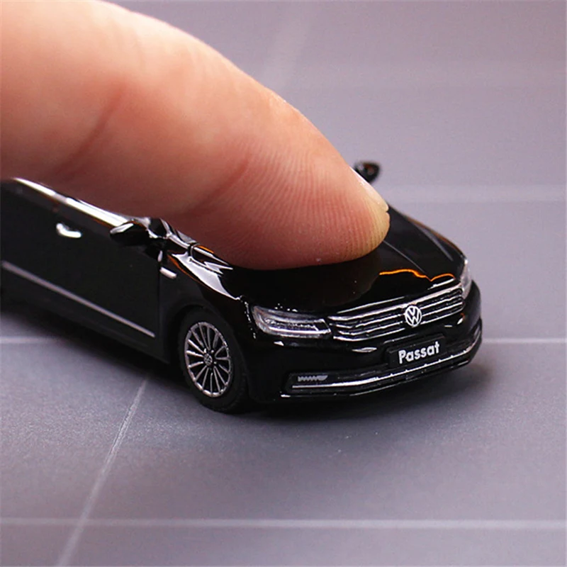 1/64 VW Passat 2019 Alloy Car Model Diecasts Metal Car Vehicles Model Simulation Miniature Scale Collection Childrens Toys Gifts