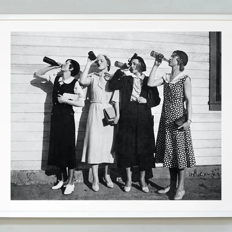 Vintage Flapper Girls Drinking Beer Men Drinking Beer Art Poster Canvas Painting Wall Prints Picture for Room Home Decor Cuadros