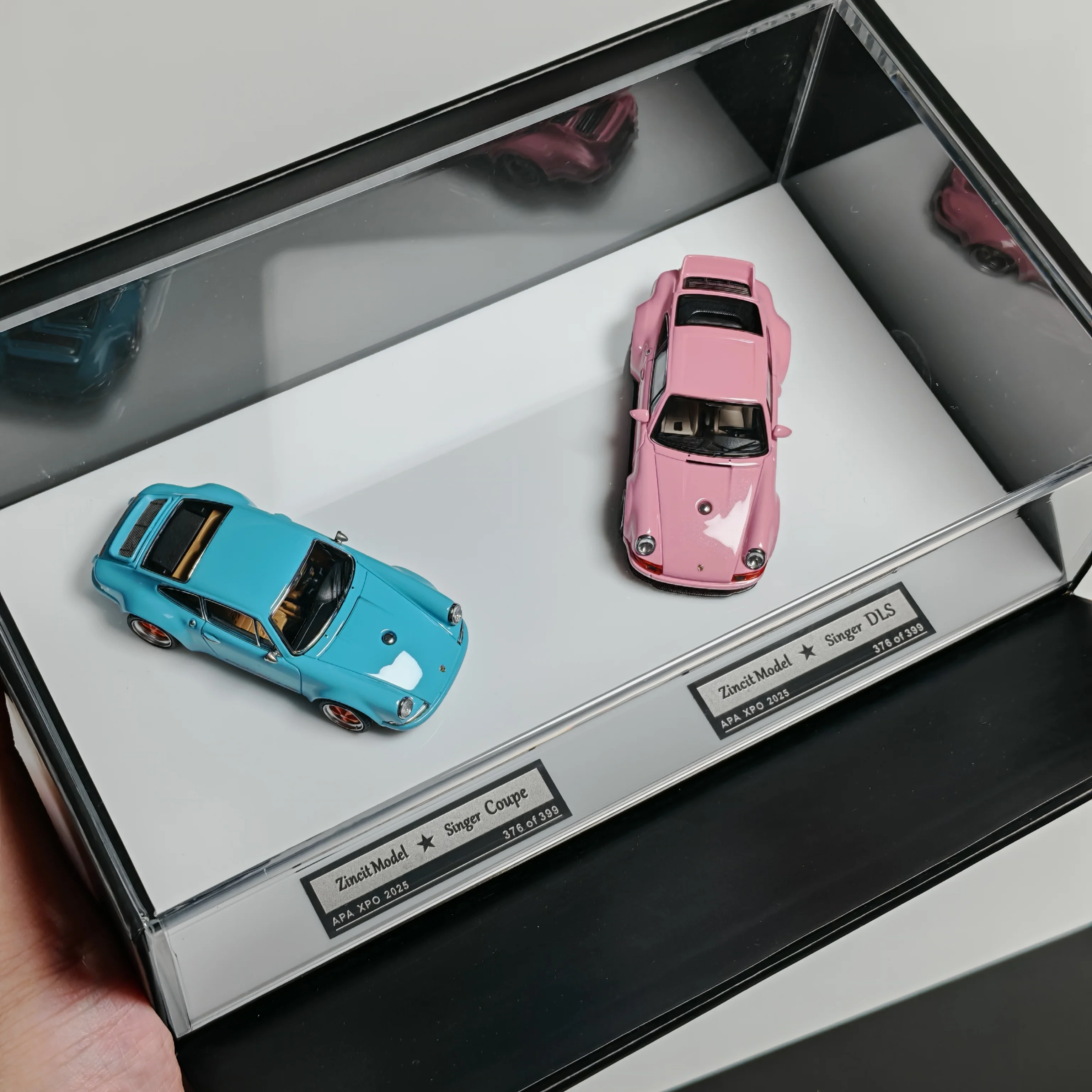 Zincit Model 1/64 Singer DLS Set APAxpo Metalowy Model Pojazdu z Odlewu Ciśnieniowego, Kolekcja, Prezent dla Chłopca na Boże Narodzenie
