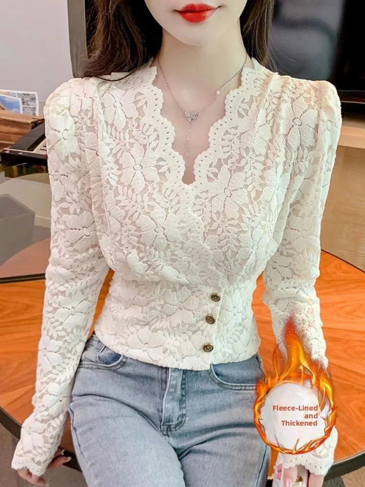 Elegant V-Neck Fleece-Lined Lace Base Shirt Women's Fashionable Age-Defying Charming Inner Wear Top for Autumn Winter