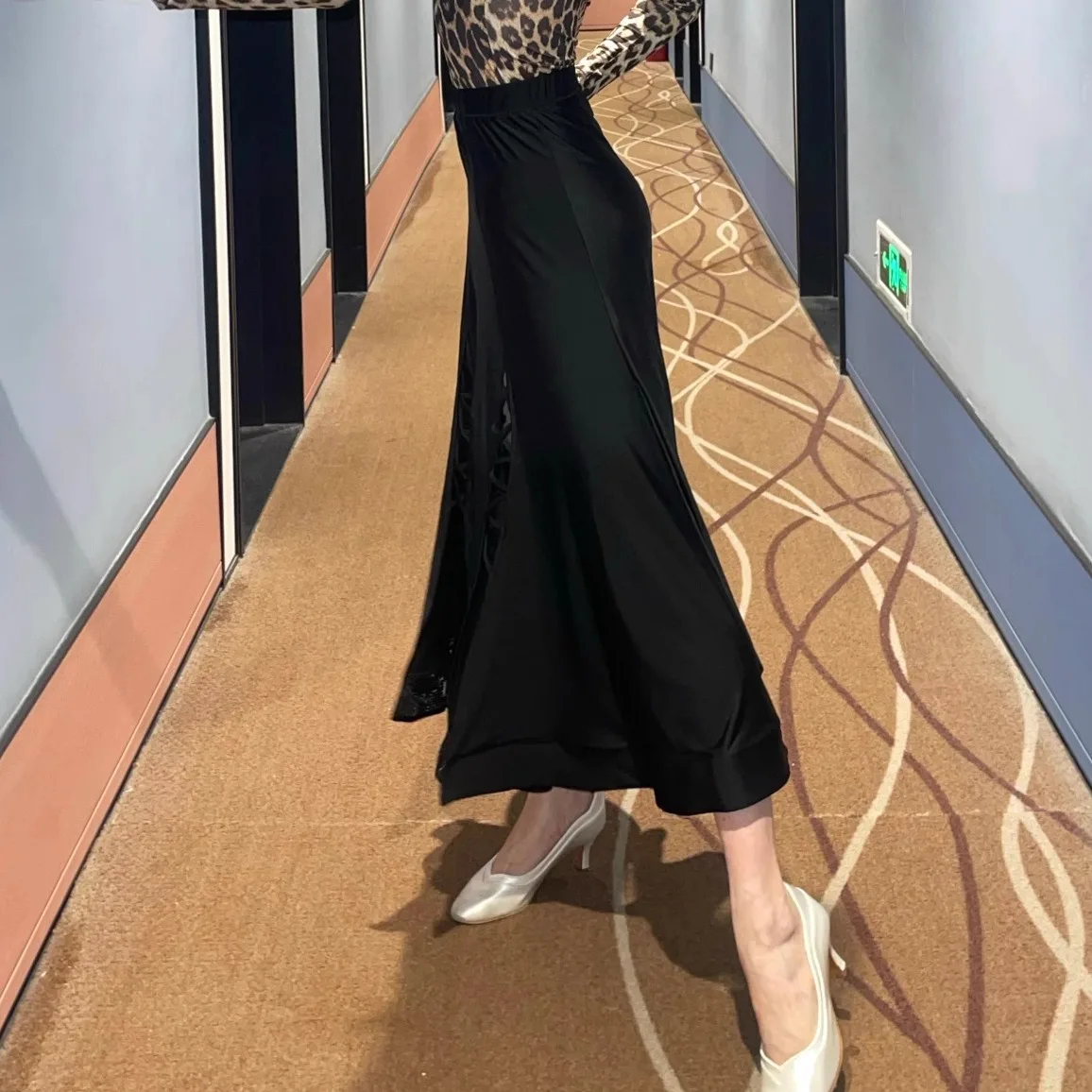 Nieuwe Ballroom Dansvoorstelling Moderne Dans Hoge Split Rok Voor Vrouwen Volwassen Nationale Standaard Dans Kostuum Rok Dragen DN22293