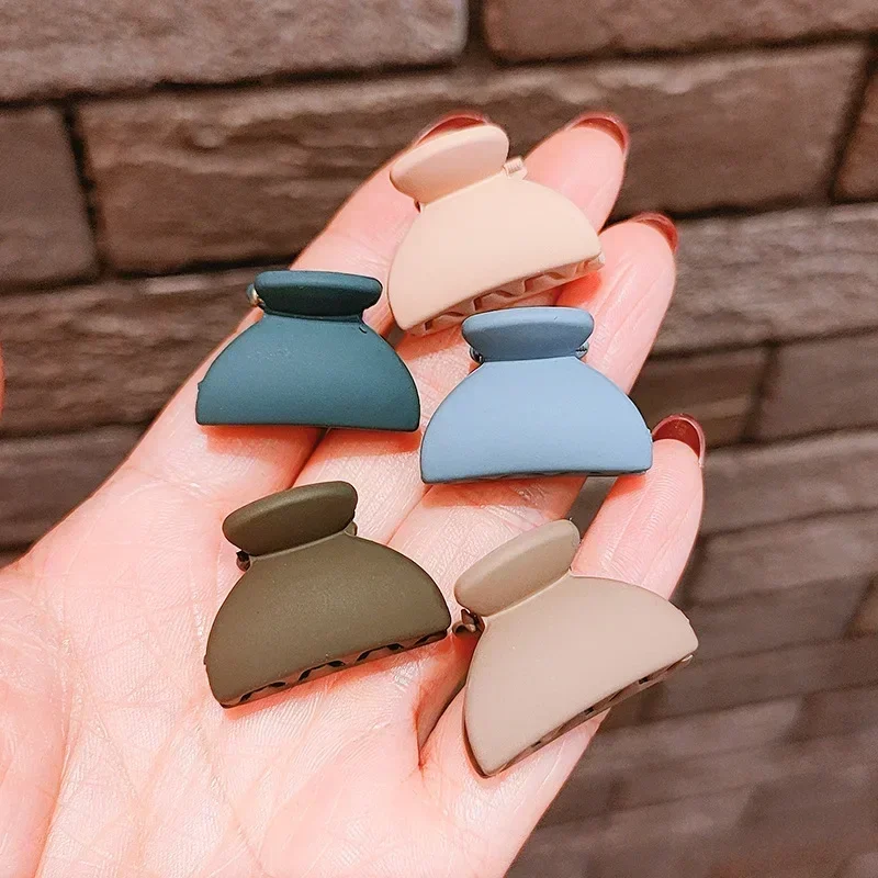 6szt Frosted Small Hair Claw Women Girls Bangs Hairpins Candy Color Geometric Hair Side Clip Mini Claws Hair Claw Clamp Gifts