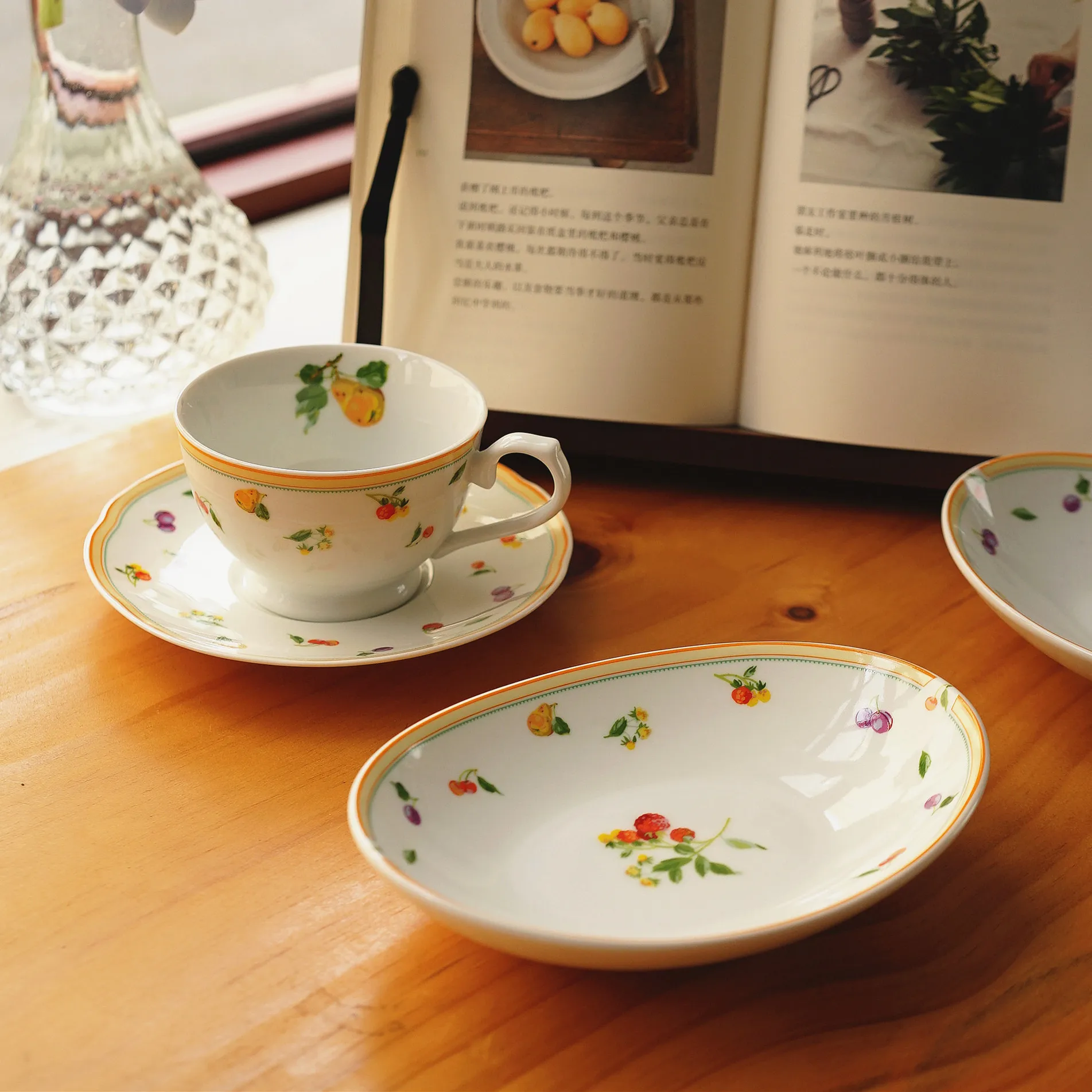 

Fresh berry Japanese bone china coffee cup and saucer afternoon tea cup and saucer oval dessert plate cake plate fruit plate