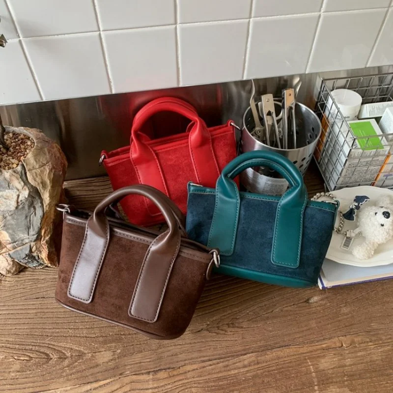 

Women's Handbag Crafted From Leather Featuring Trendy Commuter Design And Paris Elegant Commuter Look​