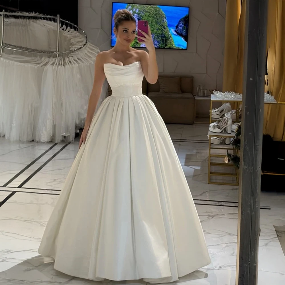 

Customized Glamorous Strapless Satin Wedding Dress Pleated Ball Gown Bridal Gown With Court Train For Church And Garden Wedding