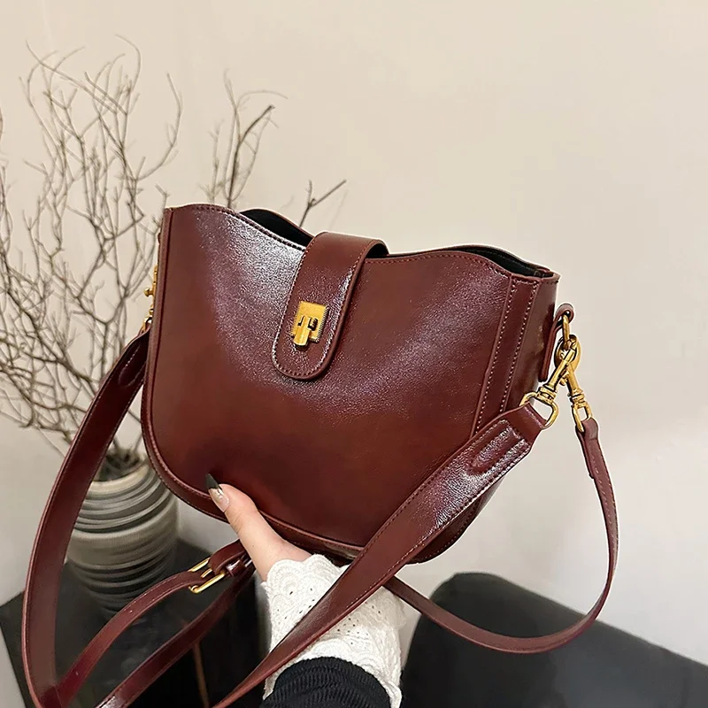 

2025 Fashion Retro Women's Bag Versatile Casual Single Shoulder Slant Commuter Simple and Atmospheric Bucket Bag Bolso Crossbody