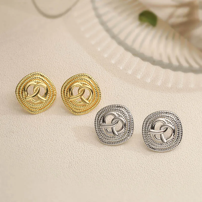 HECHENG, Simple Retro Copper Hollow Luxury Alkali Knot Shape European And American Style Ladies Party Banquet Earrings 1 Pair