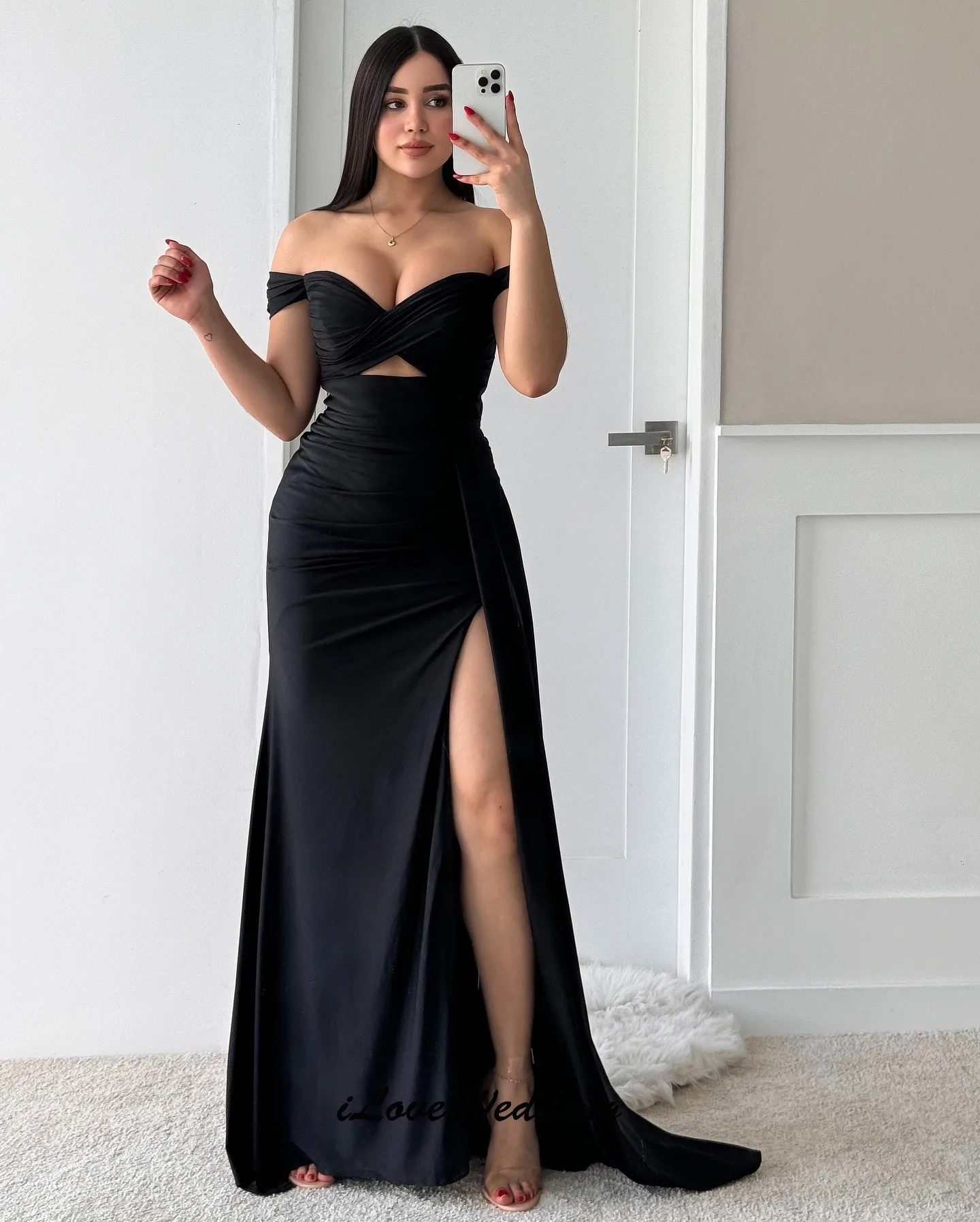 สีแดงไหล่ V คอชุดเจ้าสาว 2025 Mermaid เซ็กซี่ชุดสตรีชุดราตรีหรูหรา Sweep Train ที่กําหนดเอง