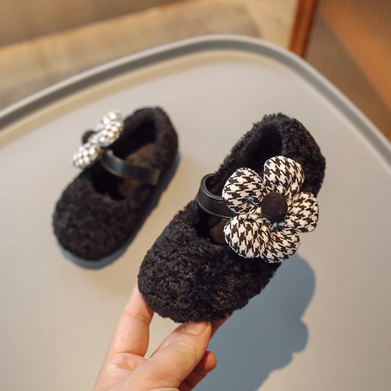 Winter Children New Velvet Cotton Shoes Baby Casual Soft Soled Warm Princess Girls Fashion Flower Sneakers Slippers Kids Flats