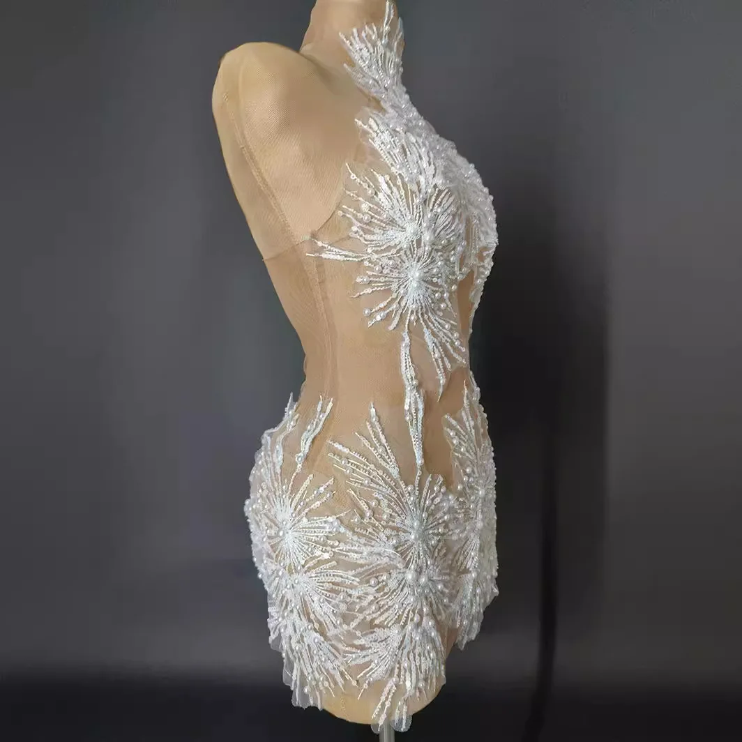 패션 홀터넥 스트랩 숏 드레스 개성있는 스트릿 스타일 스킨톤 시스루 섹시 이브닝 파티 여성 미니 드레스