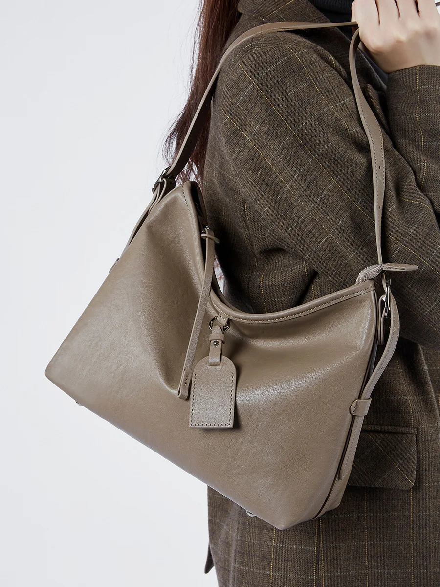 

Large Capacity Women's Shoulder Bag Relaxed-Style Cowhide Tote Genuine Leather Versatile Crossbody Bag Soft Adjustable