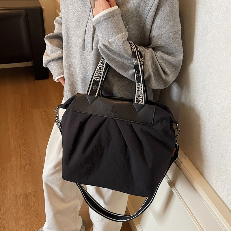 مطوي تصميم الأزهار حزام صغير حمل الحقائب للنساء نسيج النايلون سعة كبيرة الكتف حقيبة كروسبودي حقائب اليد العلامة التجارية الأصلية