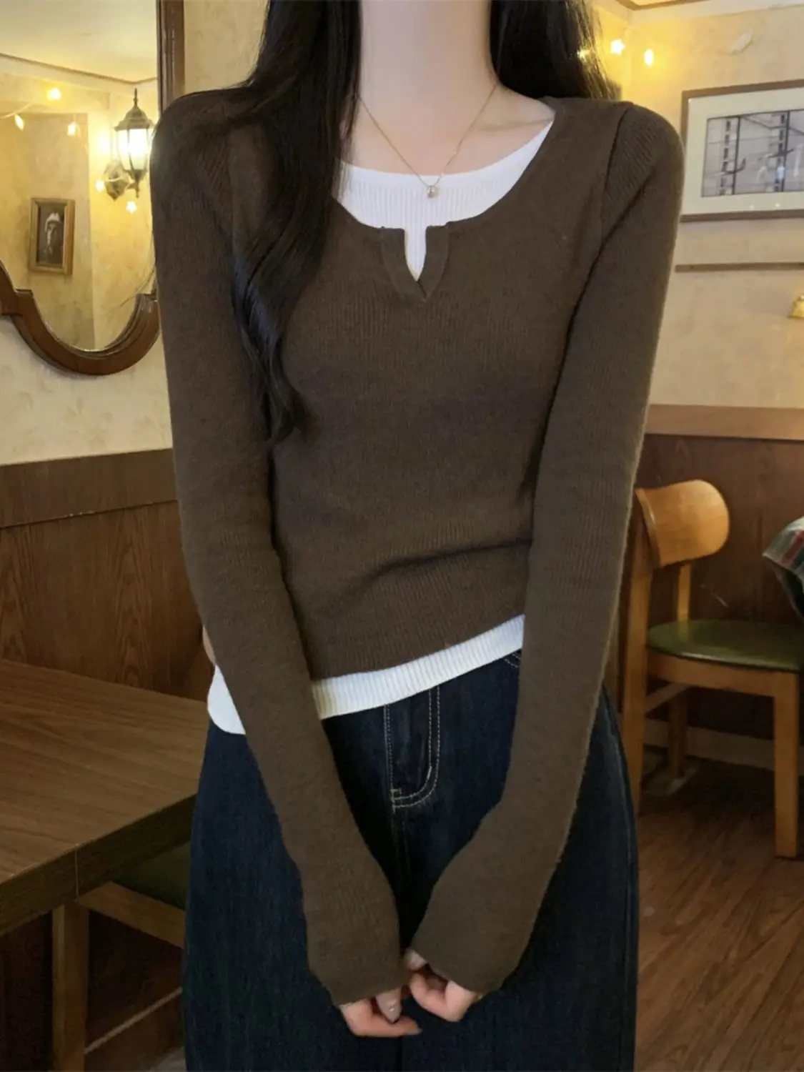 Jesienny Design - Kawa Kolor Wyszczuplający Dekolt V Pikantna Dziewczyna Długi Rękaw Warstwa Bazowa