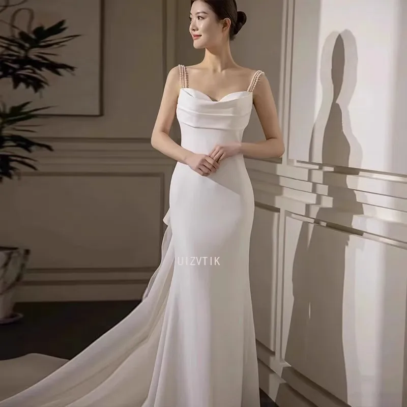 Seksowne suknie ślubne z koralikami Backless kobiety biały satynowy pasek Spaghetti zdjęcia strzelać sukienka Fishtail wstążka ogon suknie ślubne