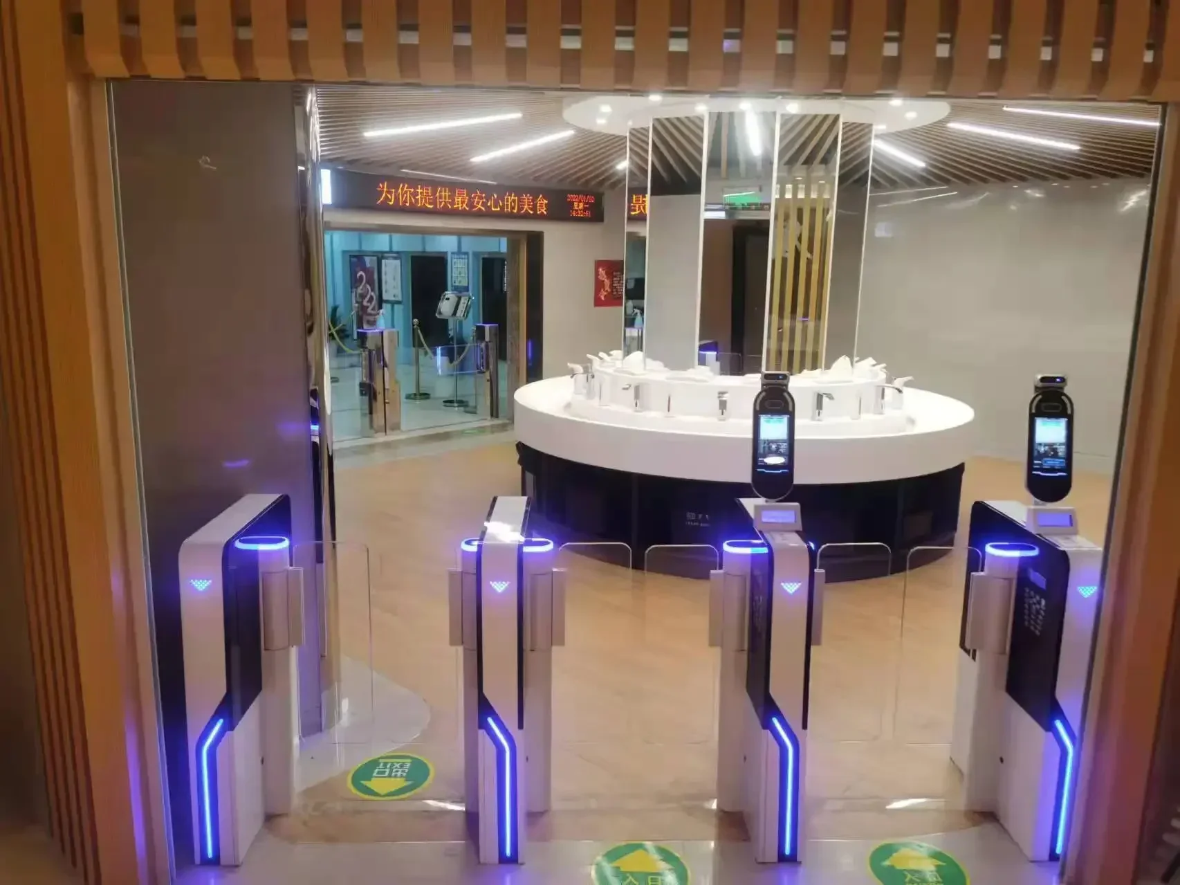 بوابة السرعة الأوتوماتيكية Swing Fastlane Speedgates Ecurity Turnstile مع التخصيص المتاحة لصالة الألعاب الرياضية