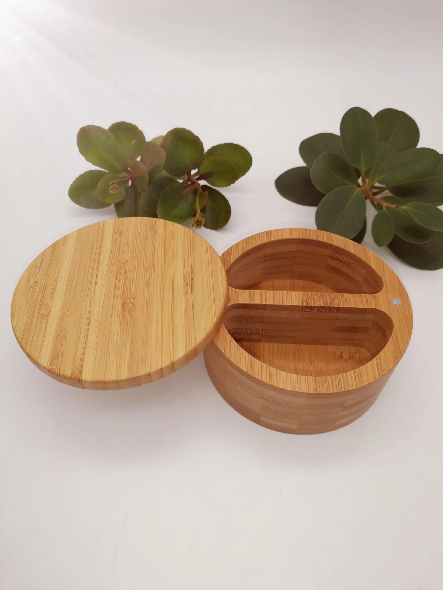 Large Salt Spice Box with Swivel Lid Bamboo Salt Cellar with Lid and Spoon, 3-Compartment Salt Pepper Bowls for Salt & Spices