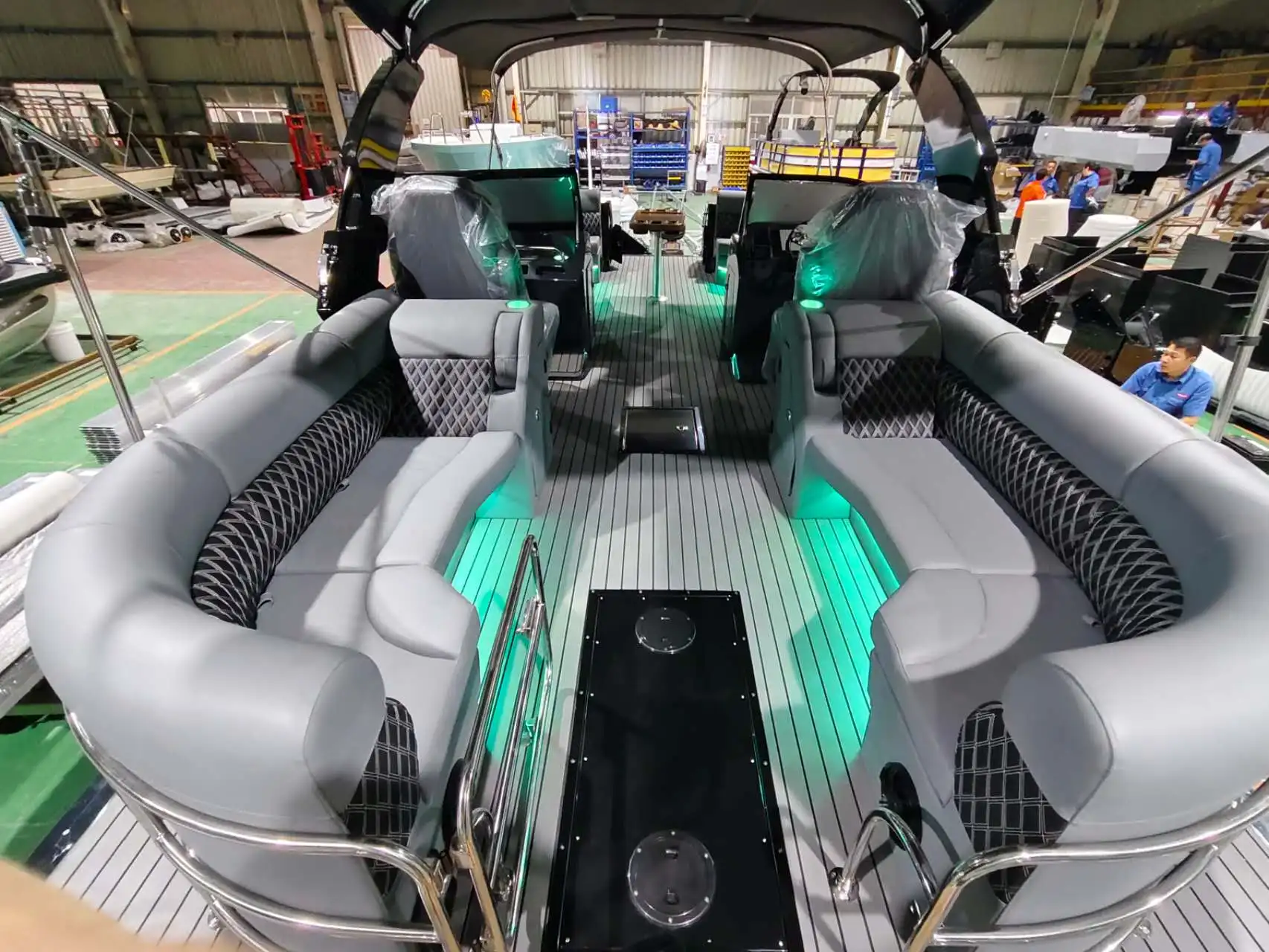 وصول جديد أفضل سعر 22ft الألومنيوم الرياضة نموذج قارب عائم فاخر مع محرك مزدوج ومقطورة الترفيه الأسري للبيع