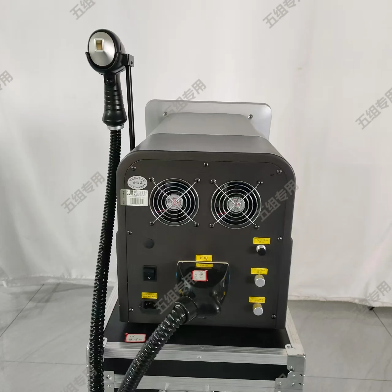 เครื่องกำจัดขนด้วยเลเซอร์กำลังสูง 808 นาโนเมตร 3 ความยาวคลื่น 755 1064 808 ไดโอดเลเซอร์ สำหรับกำจัดขนทั่วร่างกาย