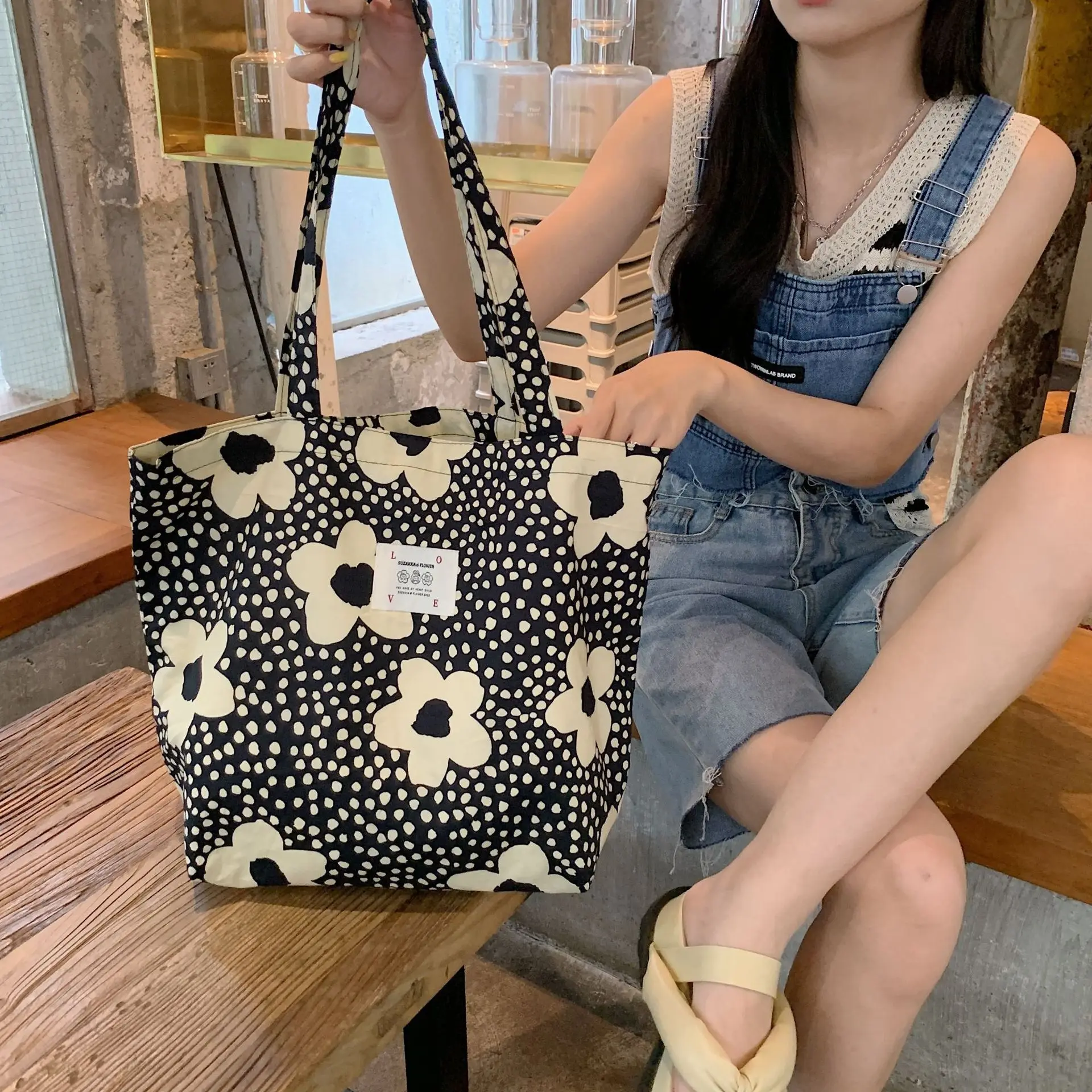 2024 New Tote Bag Large Capacity Floral Canvas Shoulder Bag Portable Female Student Shopping Bag Crossbody Bags for Women