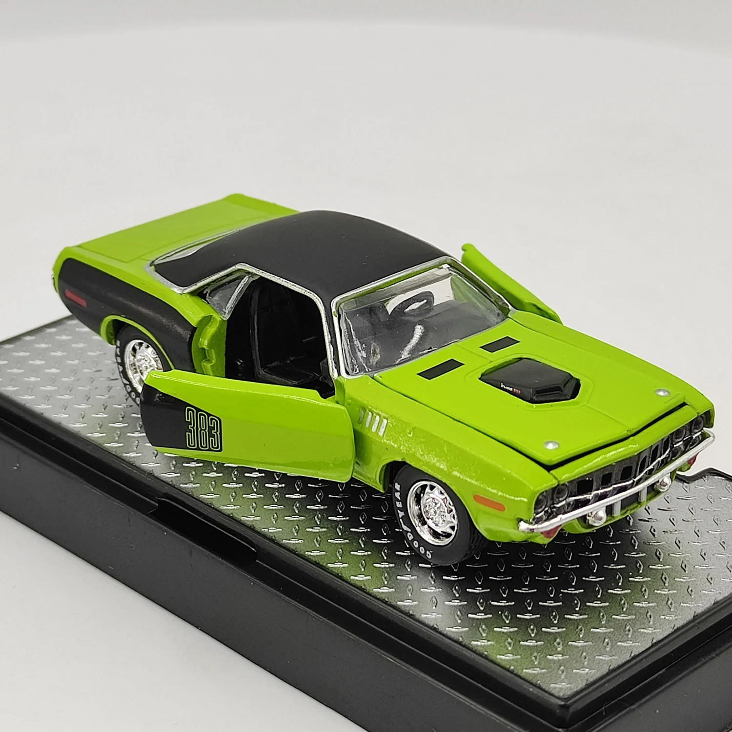 

M2 Machines 1:64 Scale Diecast Alloy 1971 Plymouth Cuda 383 Coupe Toys Cars Model Classics Adult Gift Souvenir Static Display