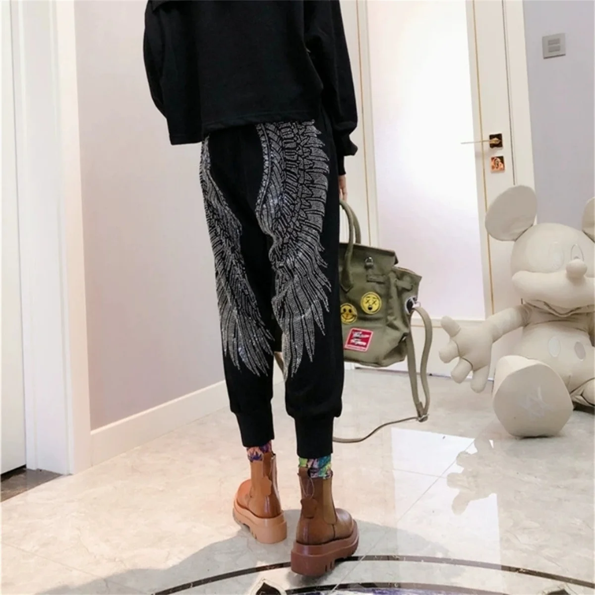 Pantaloni Harlem autunnali con pantaloni in maglia di cristallo ricamati ad ala d'angelo per donna Pantaloni sportivi casual larghi e comodi alla caviglia